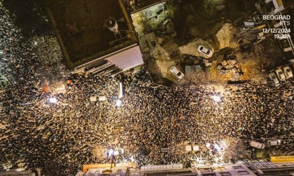 Vuçiqit i ngushtohet rrethi, studentët në Serbi marrin mbështetje për protesta nga rajoni